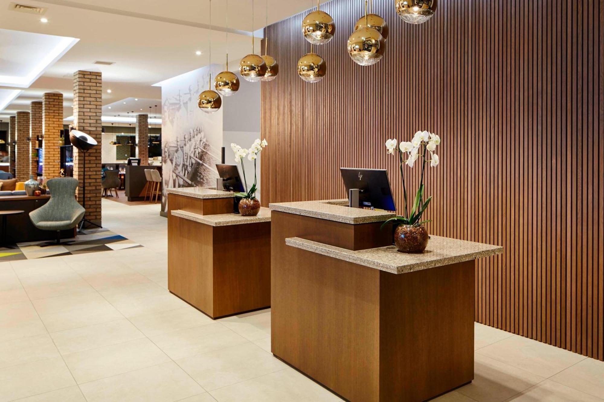 Courtyard By Marriott Oxford South Hotel Abingdon-on-Thames Exterior foto